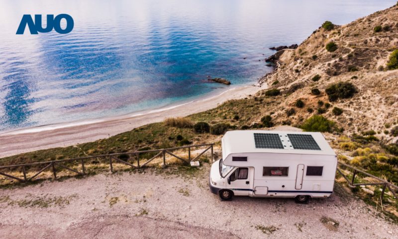 「可撓輕量化太陽光電板SunCurva」使用輕量特殊耐候型複合板取代傳統太陽能板的玻璃前板，不僅降低70%重量，每米平方僅3Kg；具有抗衝擊性能及通過電磁相容性測試，可應用於交通運輸工具，如露營車、遊艇等